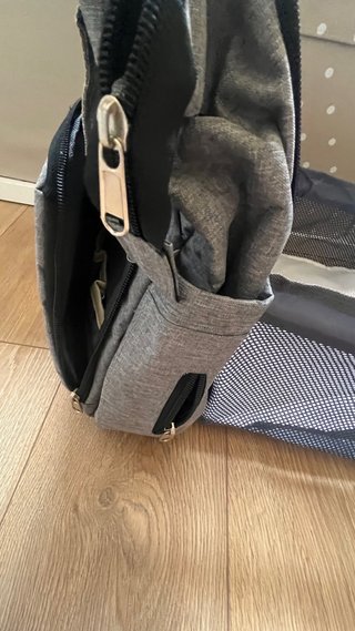 Mochila Pañalera Gris con Cuna Plegable