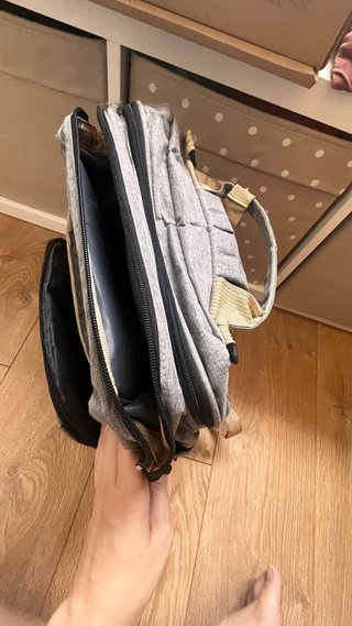 Mochila Pañalera Gris con Cuna Plegable