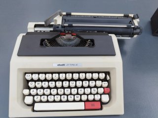 Máquina de escribir Olivetti Lettera 42