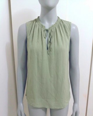 Blusa verde sin mangas talla 40