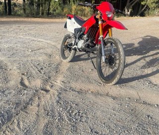 Moto Enduro/Motocross Roja y Blanca