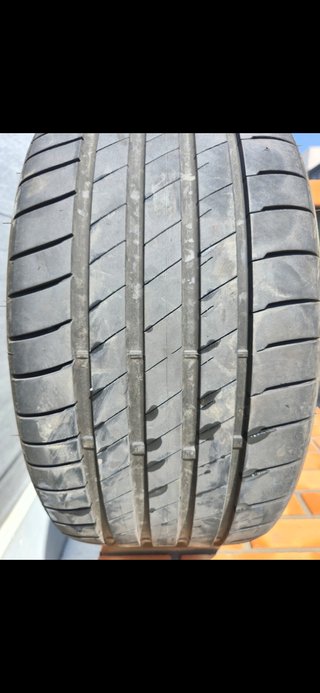Neumático Bridgestone Potenza S005 235/35 R19
