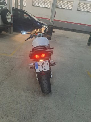 Suzuki GSR 600 Blanca