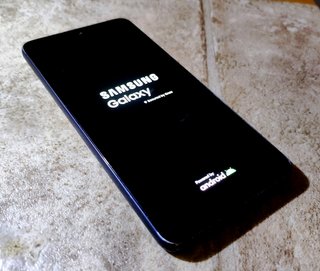 Samsung Galaxy S21 FE 5G (128 GB + 6 GB di ram)