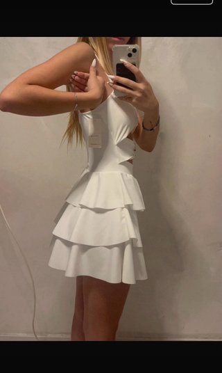 Vestito bianco estivo con ancora l’etichetta