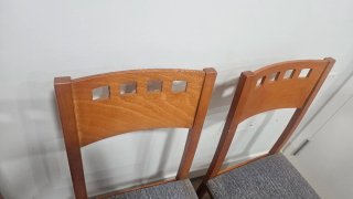 Juego de 4 sillas de madera y tela