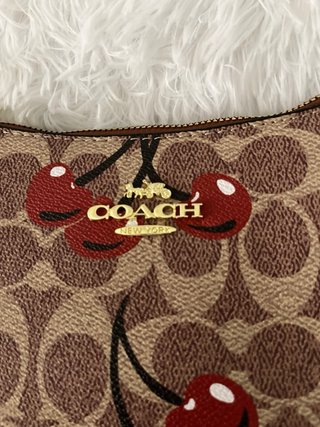 Bolso Coach Cherry Monogram Marrón Rosa Old Money