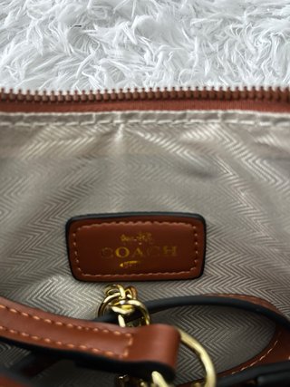 Bolso Coach Cherry Monogram Marrón Rosa Old Money
