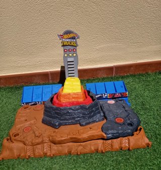 Circuito Hot Wheels Monster Trucks Volcán