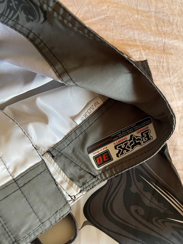 Pantalón corto Fox Board Shorts Talla 30 NUEVO
