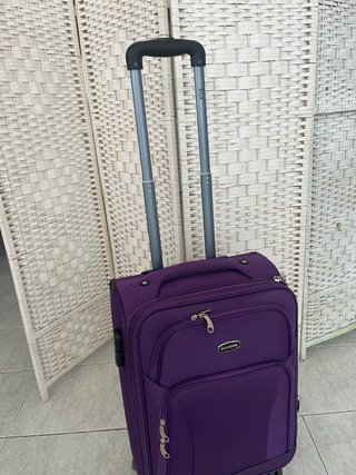 Maleta EILV DUONI Morada, se puede meter en cabina
