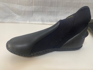 Escarpines Buceo 3mm (TRIBORD). Talla 36? 23cm