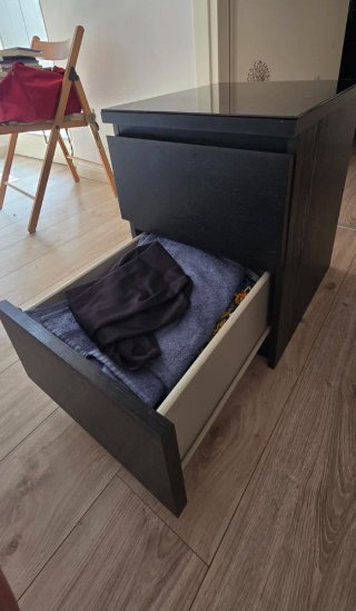 Coppia comodini neri con piano in vetro