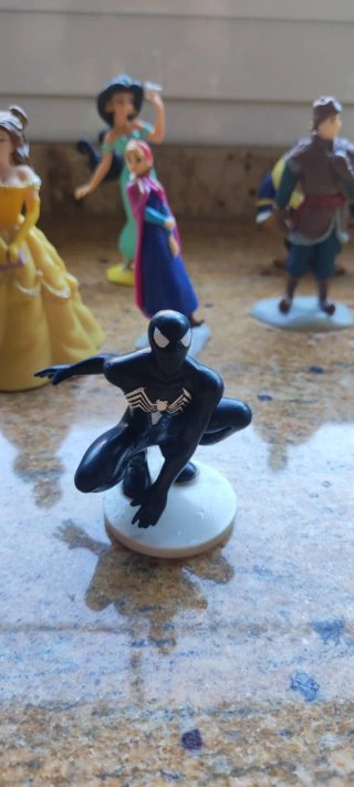 Figuras Disney: Princesas, Bestia y Spiderman