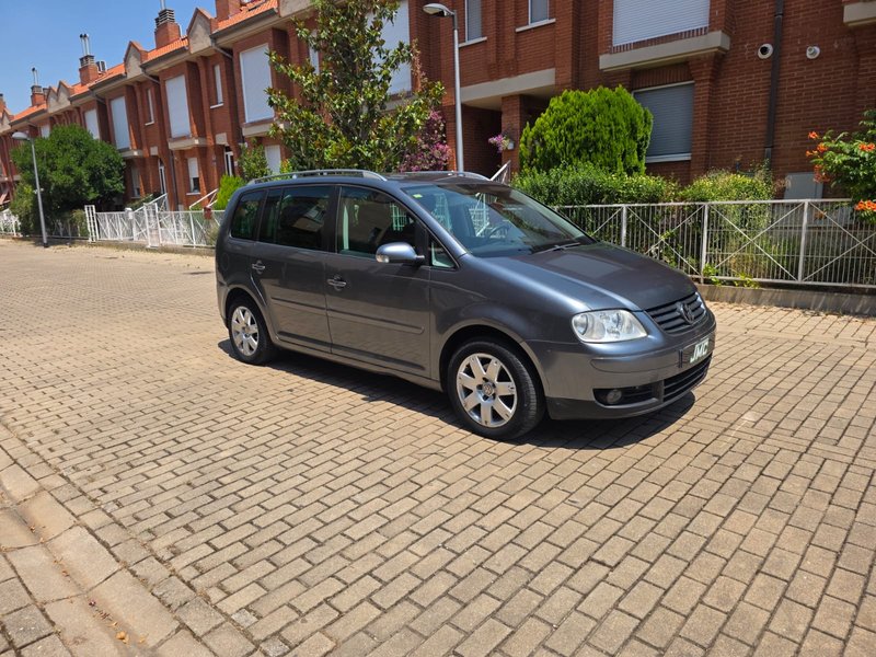 Volkswagen Touran 1.9 TDI DSG TRENDLINE - foto 1