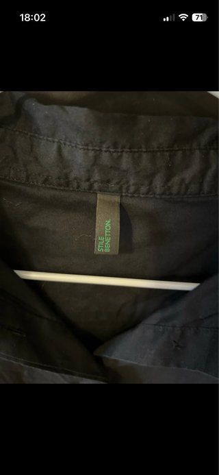 Pantalón pana beige Pull&Bear y camisa Benetton