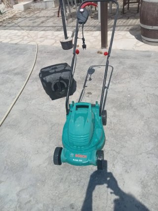 Cortacésped Bosch Rotak 320