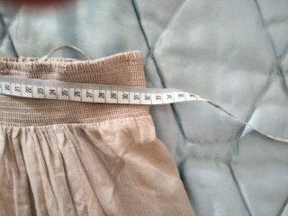 Falda beige de Zara Basic.