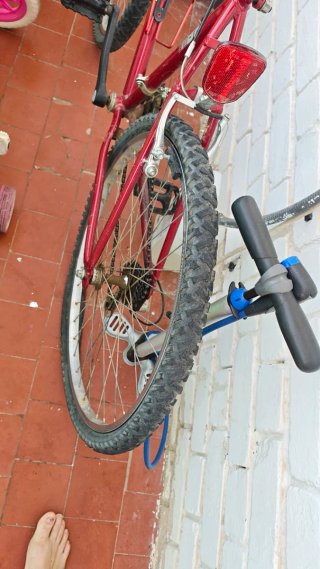 Bicicleta de adulto roja