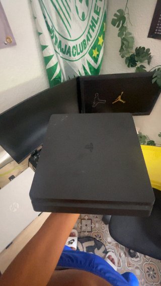 Playstation 4 Slim Negra