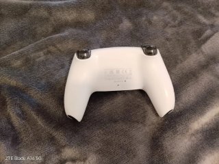 PlayStation 5 con 2 mandos, juegos y los cables