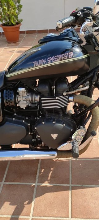Triumph Speedmaster 900 Negra