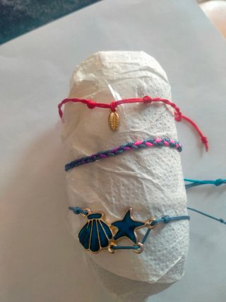 Pulseras trenzadas azul y rojo Echa a mano