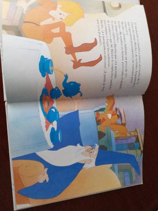 Libro infantil titulado Merlin el encantador. Club