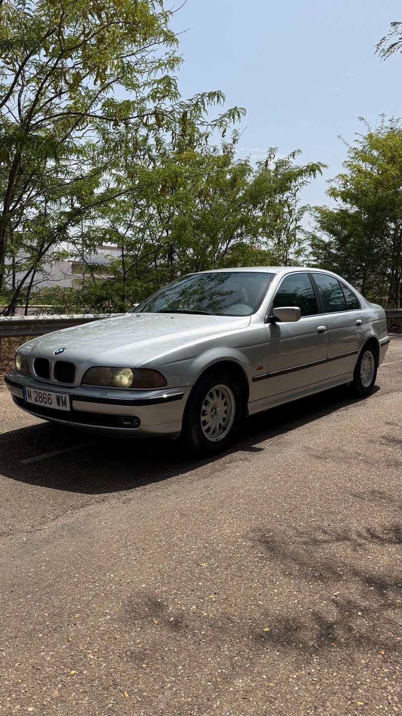 Bmw serie 5 e39 528i - foto 1