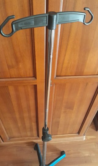 Asta porta flebo con ruote