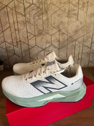 New Balance Rebel v4 Verde/Blanco