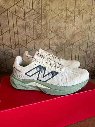 New Balance Rebel v4 Verde/Blanco