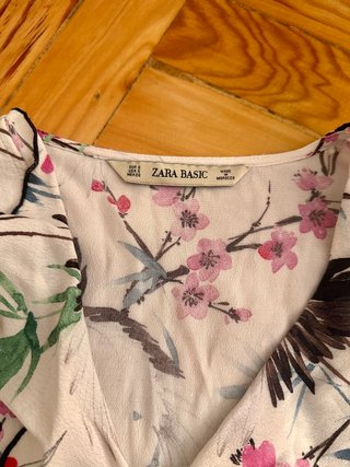 Blusa Zara floral manga larga