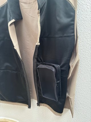 Chaleco porta bomba de infusión para parkinson. L