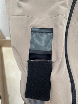 Chaleco porta bomba de infusión para parkinson. L