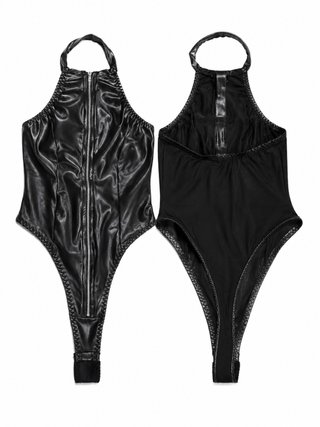 Body tanga de cuero negro con cremallera.