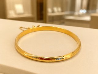 Elegante pulsera tipo caña Oro 18KL ALM-TRA1928