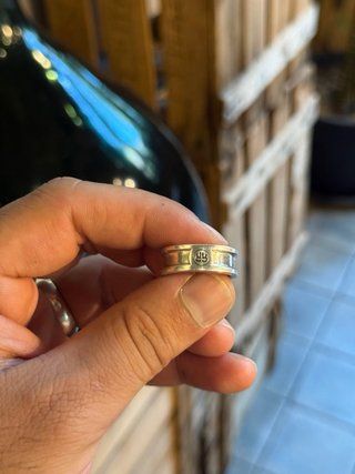 Anillo de plata con grabado