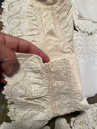 LOTE ENCAJES, BORDADOS Y PUNTILLAS. ANTIGUAS