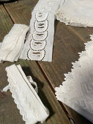 LOTE ENCAJES, BORDADOS Y PUNTILLAS. ANTIGUAS