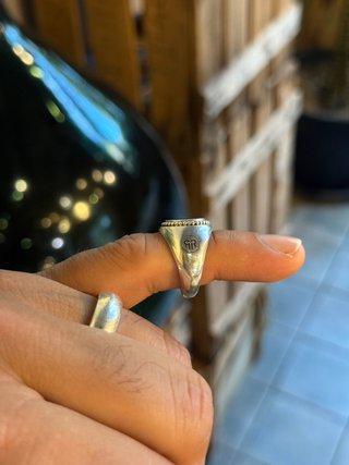 Anillo de plata con piedra azul