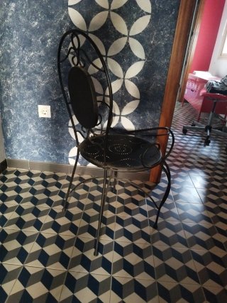Silla de forja con mosaico