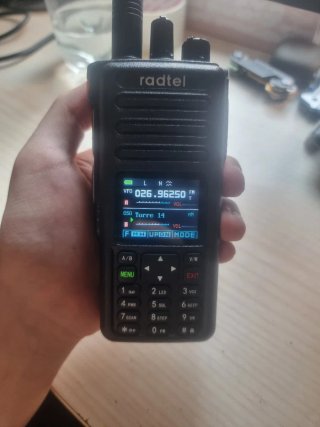 Radio portátil Radtel rt-730