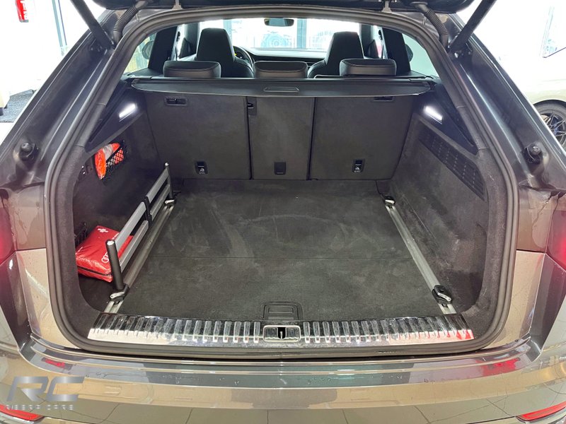 Audi Q8 2020, foto 18