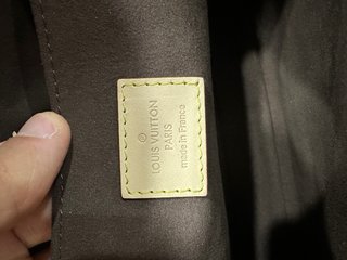 LV Pochette Metis East West Marrón