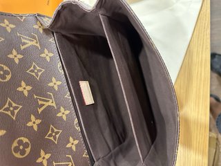 LV Pochette Metis East West Marrón