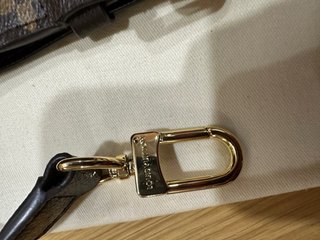 LV Pochette Metis East West Marrón
