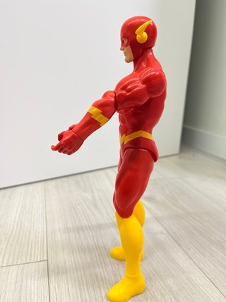 Figura Flash Mattel 30cm. Cara tocada (fotos)