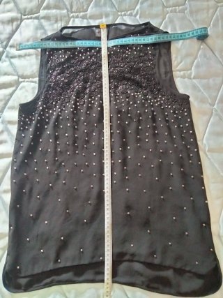 Blusa negra de Mango Suit.