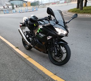 Kawasaki Ninja 400 2023 Negra/Verde